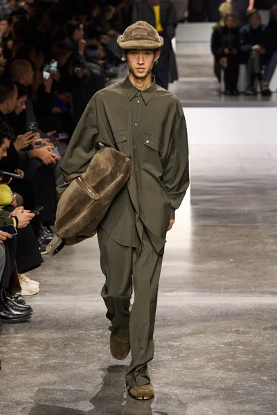Look 28